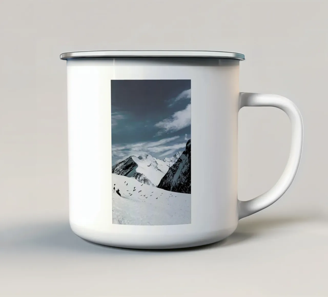 Mountains XVIII tazza in smalto da Sebastian Hilgetag