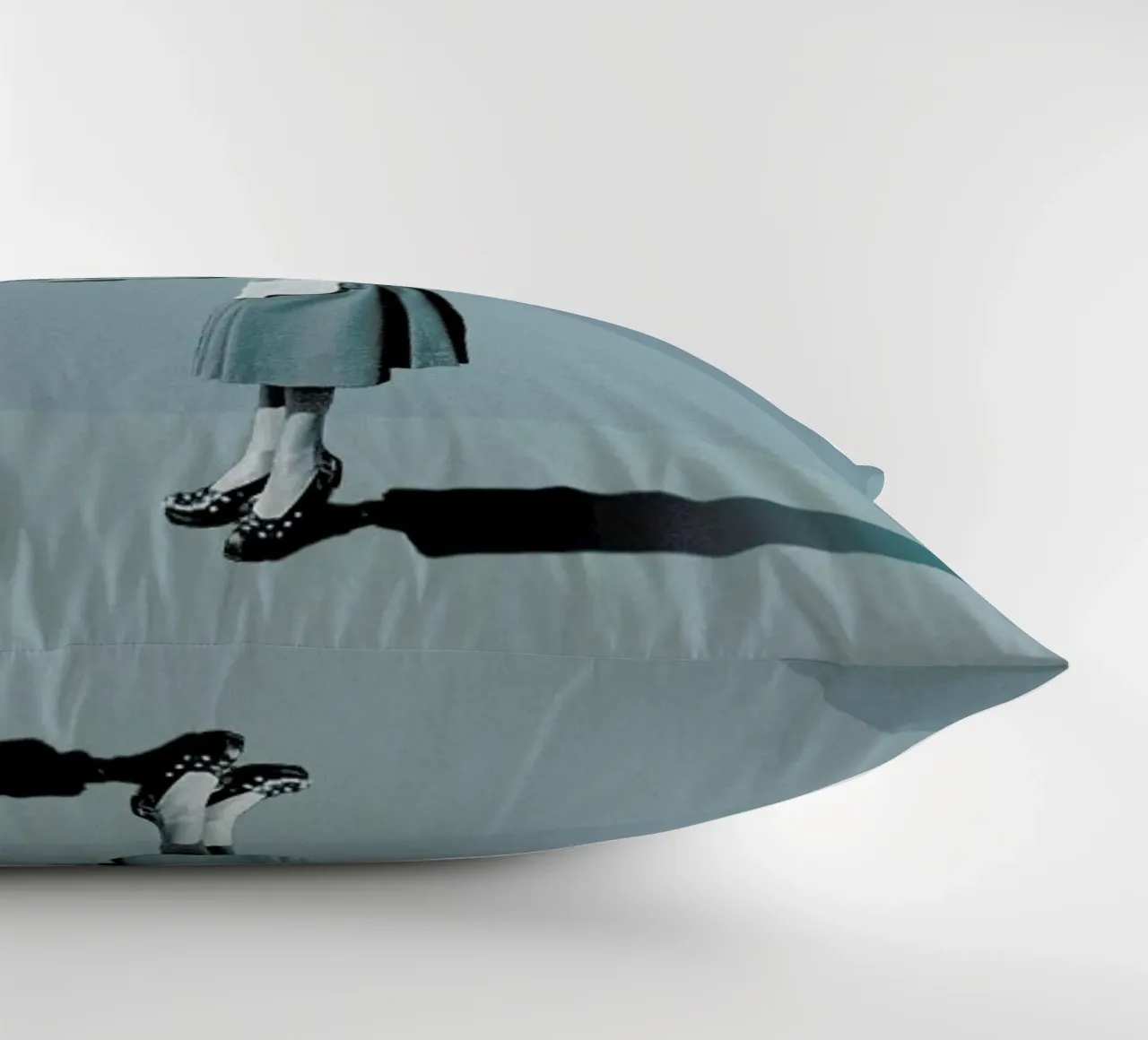 Freedom is Routine cuscino da Maarten Léon