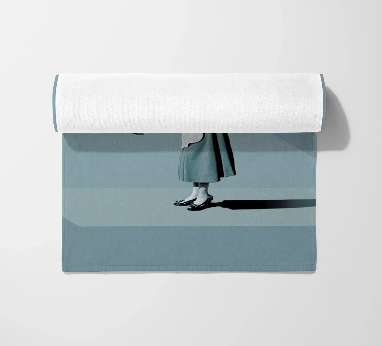 Freedom is Routine telo mare da Maarten Léon