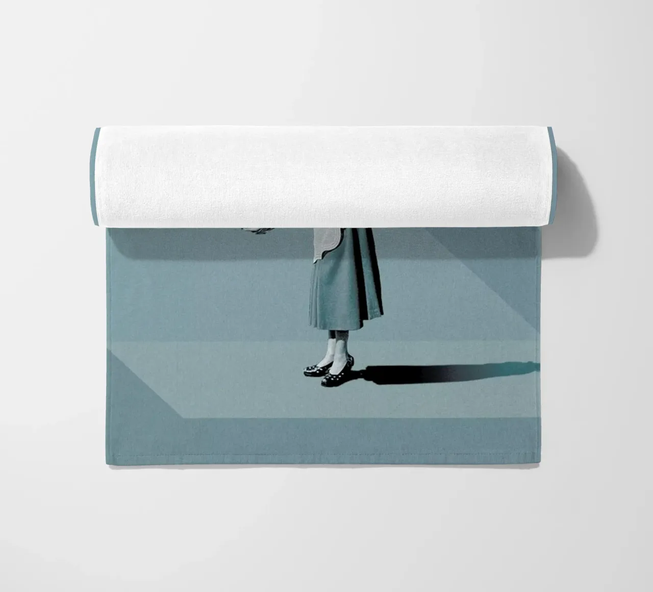 Freedom is Routine telo mare da Maarten Léon