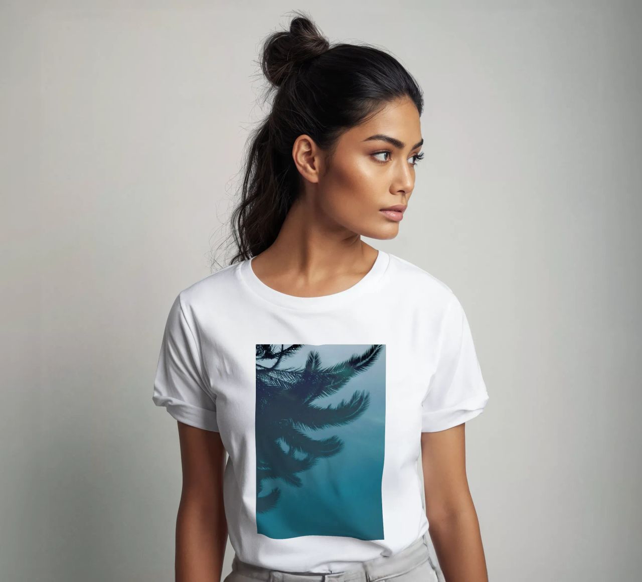 Palms In The Pool t-shirt da Studio Nahili