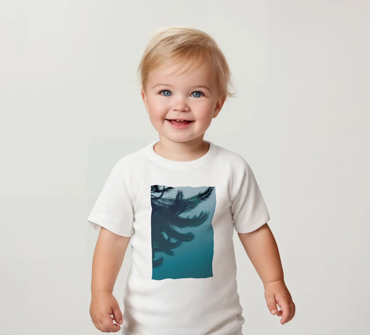 Palms In The Pool camiseta de bebé de Studio Nahili