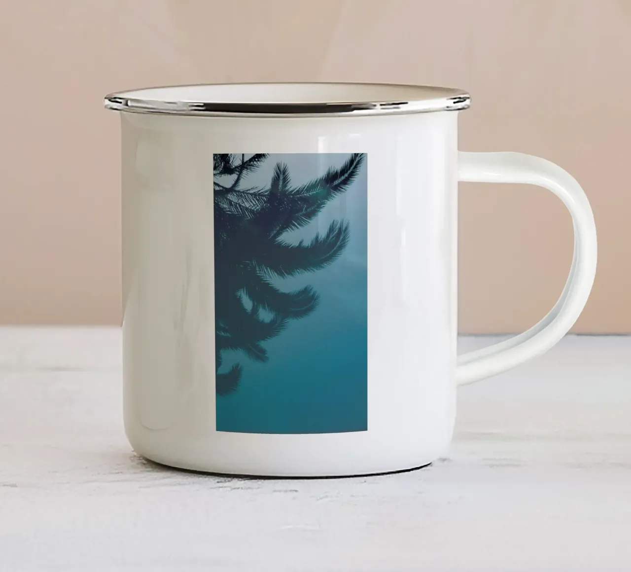 Palms In The Pool Emaille Tasse von Studio Nahili