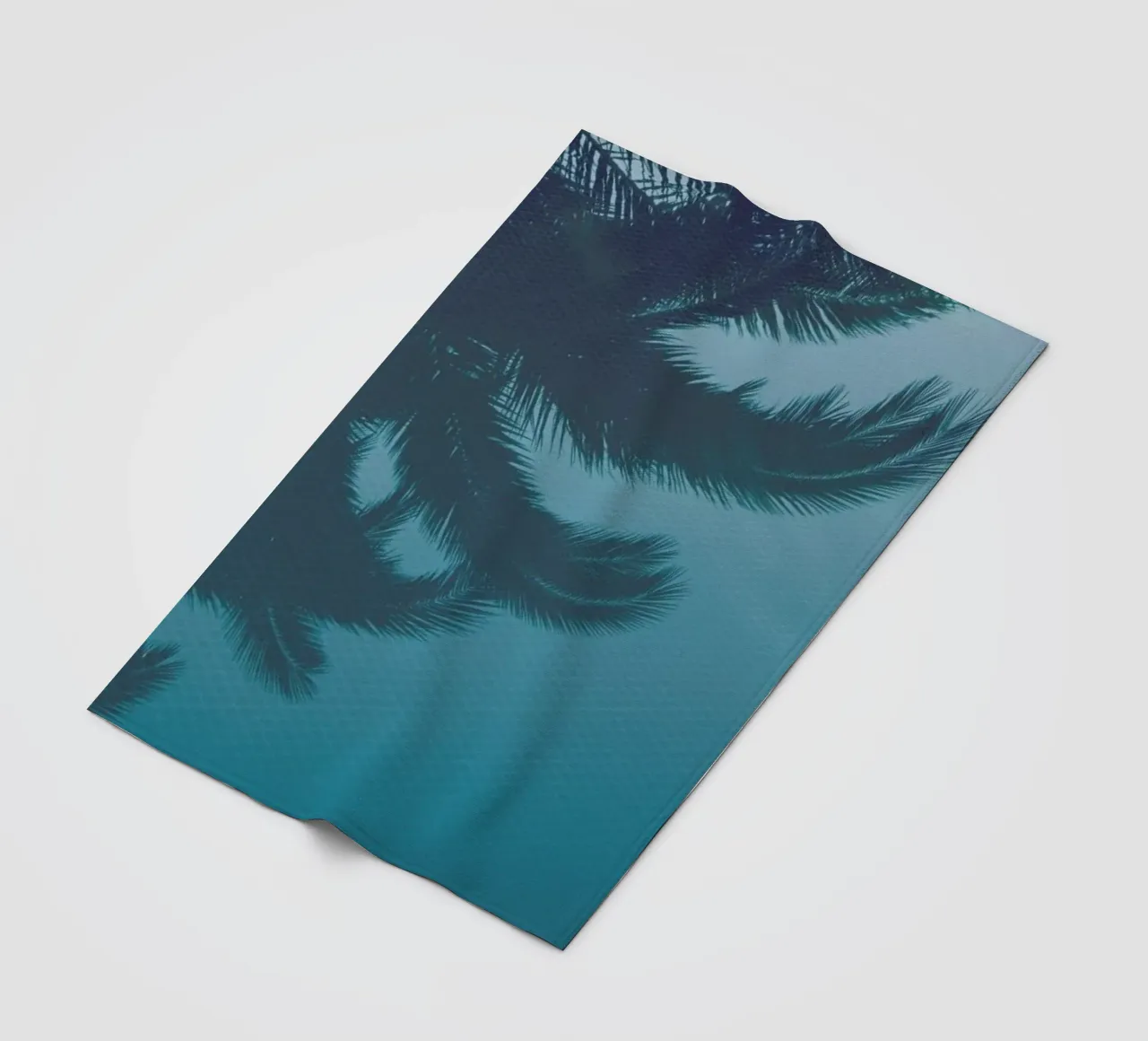 Palms In The Pool coperta in pile da Studio Nahili