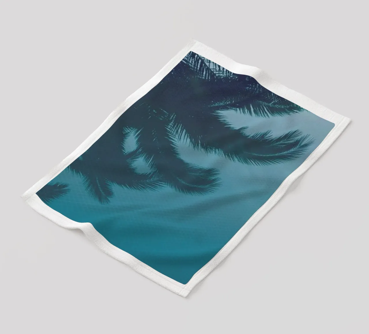 Palms In The Pool coperta in pile da Studio Nahili