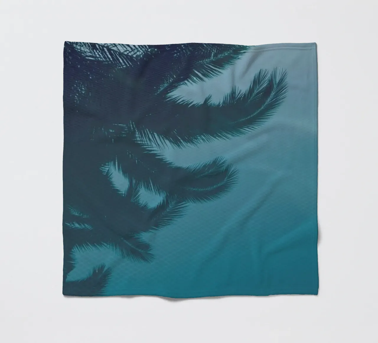Palms In The Pool coperta in pile da Studio Nahili
