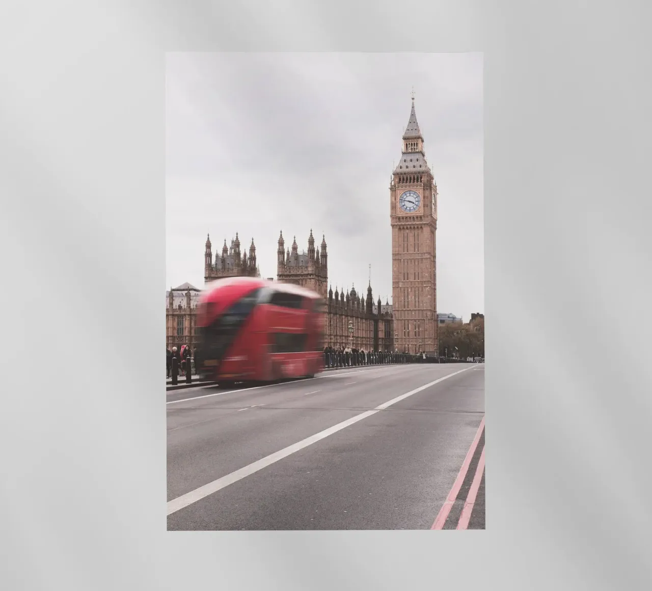 Londra, Inghilterra I Big Ben e un autobus rosso in movimento pellicola backlit da Julie Travel Photography