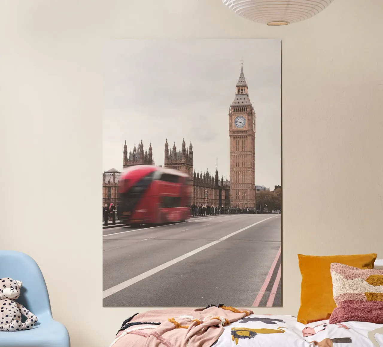 Londra, Inghilterra I Big Ben e un autobus rosso in movimento poster da Julie Travel Photography