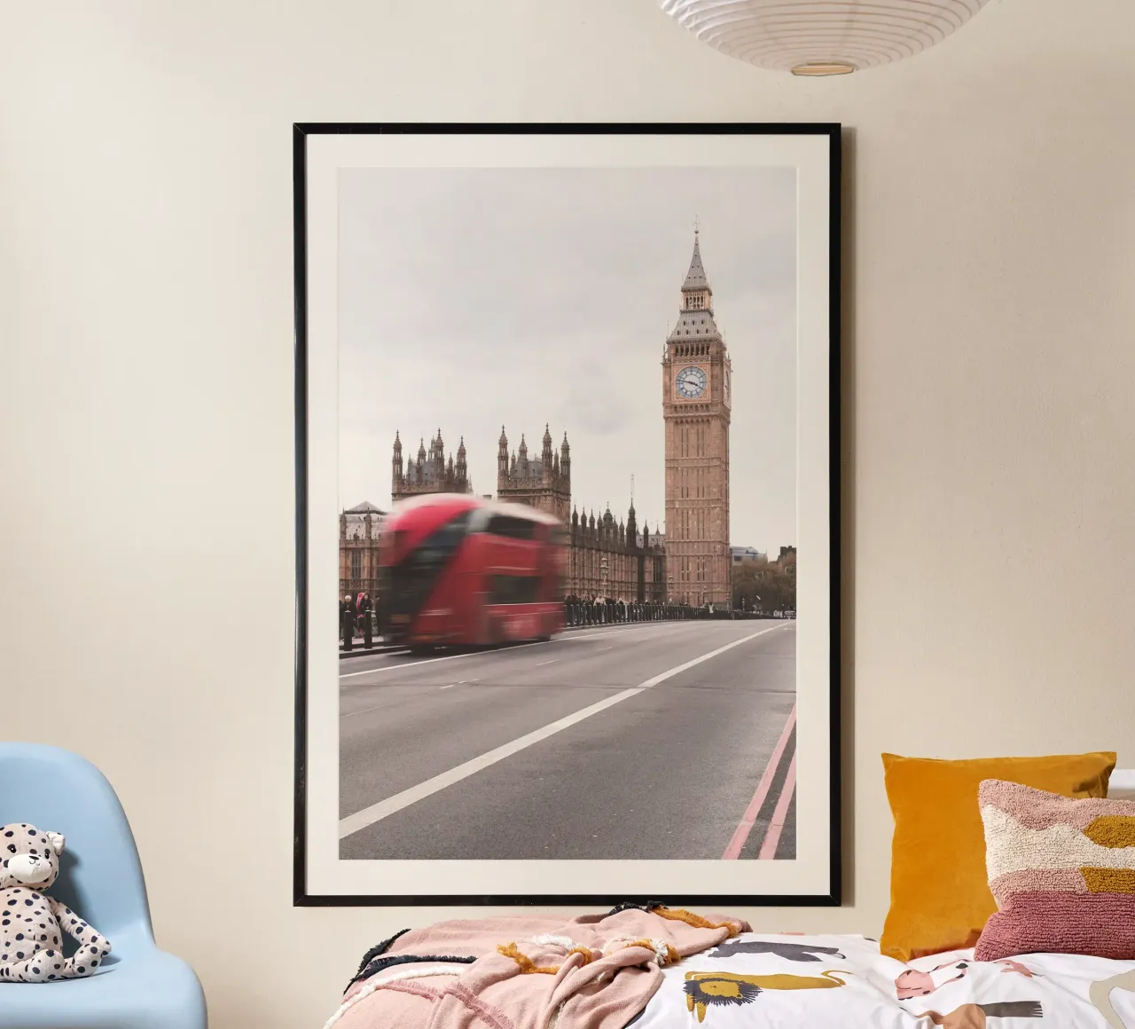 Londra, Inghilterra I Big Ben e un autobus rosso in movimento poster da Julie Travel Photography