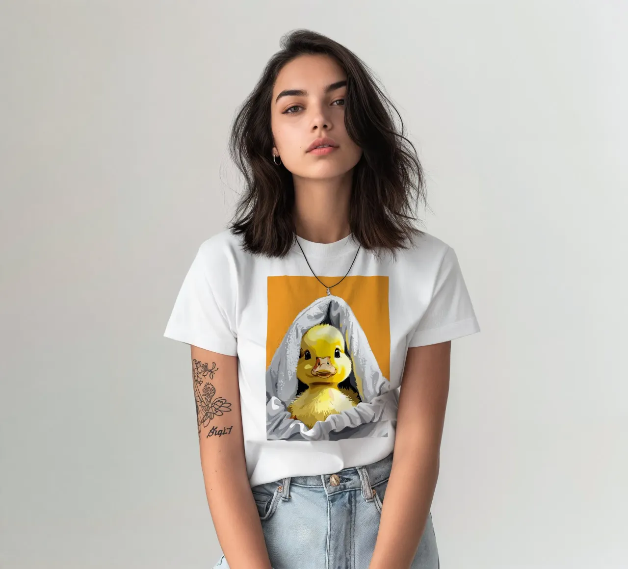 Duckling peeking from under a soft t-shirt da LisaArtes