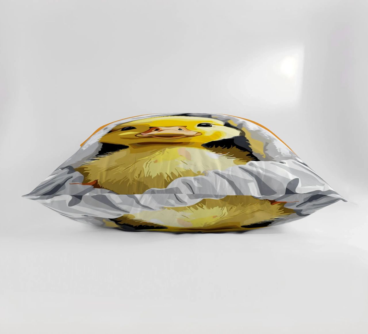 Duckling peeking from under a soft coussin de LisaArtes