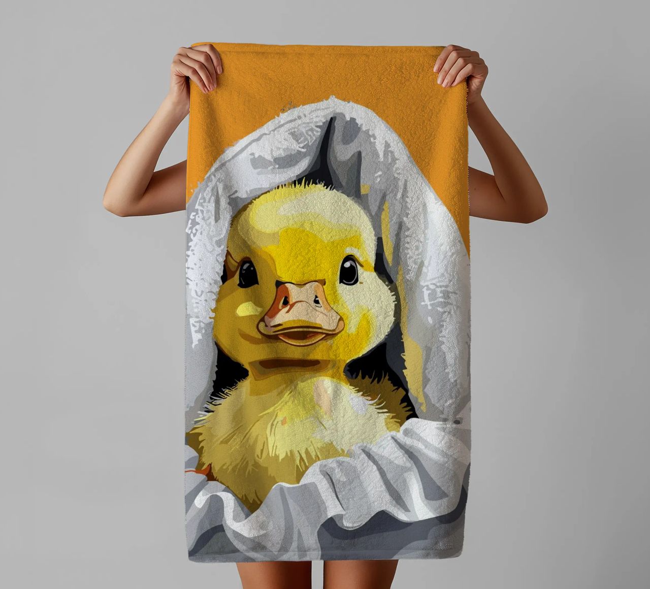 Duckling peeking from under a soft serviette de bain de LisaArtes