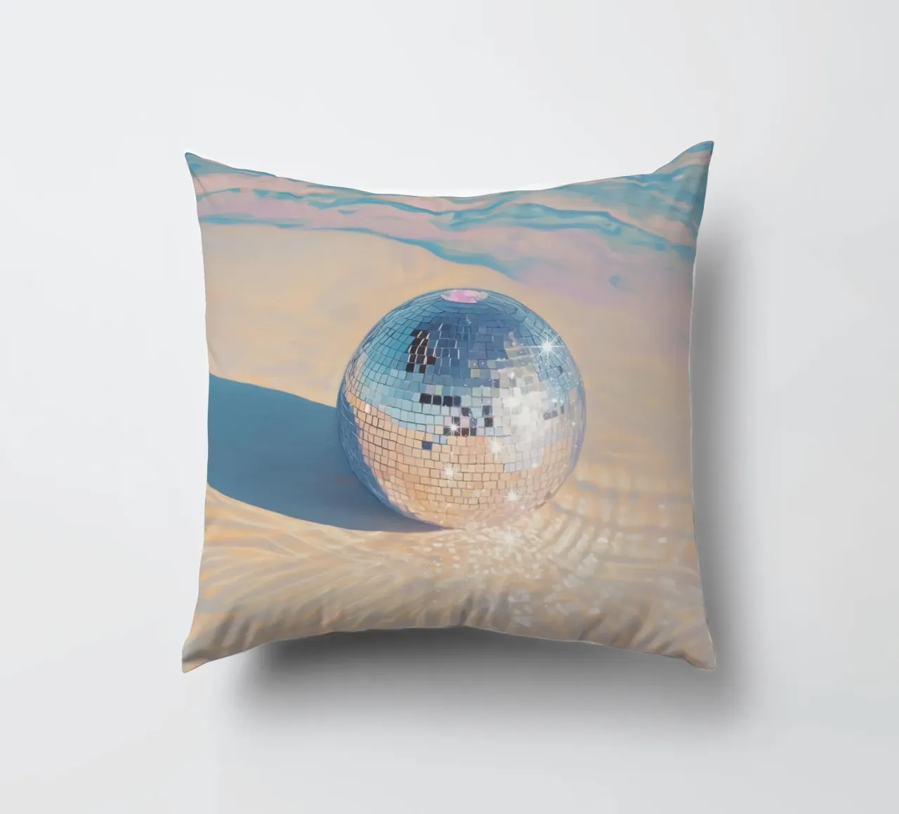Ballo in discoteca sulla spiaggia di sabbia cuscino da Melloi Art Print