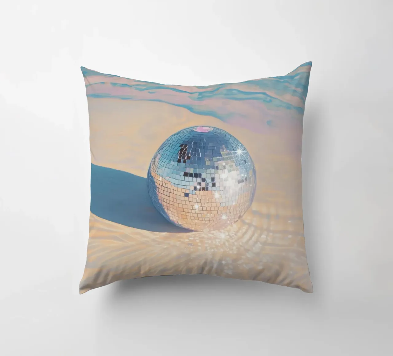 Ballo in discoteca sulla spiaggia di sabbia cuscino da Melloi Art Print