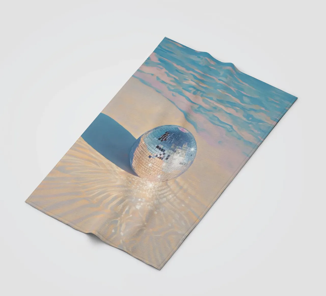 Ballo in discoteca sulla spiaggia di sabbia coperta in pile da Melloi Art Print