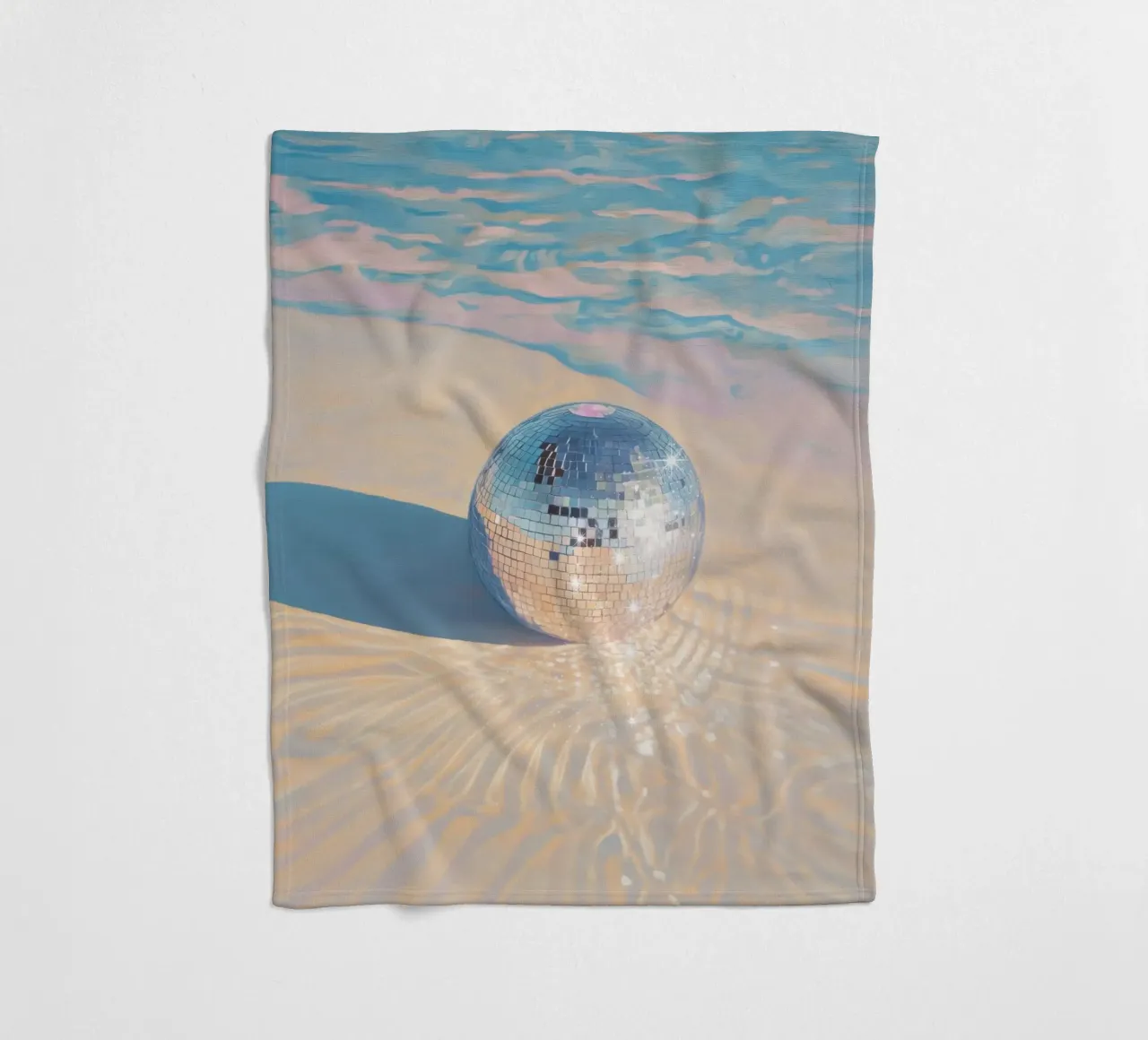 Ballo in discoteca sulla spiaggia di sabbia coperta in pile da Melloi Art Print