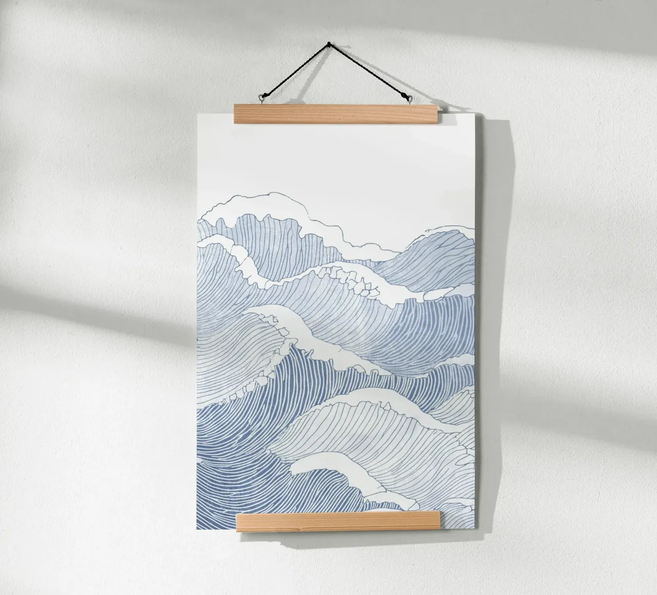 Linea d'arte dell'onda blu - Illustrazione minimalista dell'oceano poster con telaio in alluminio da Melloi Art Print