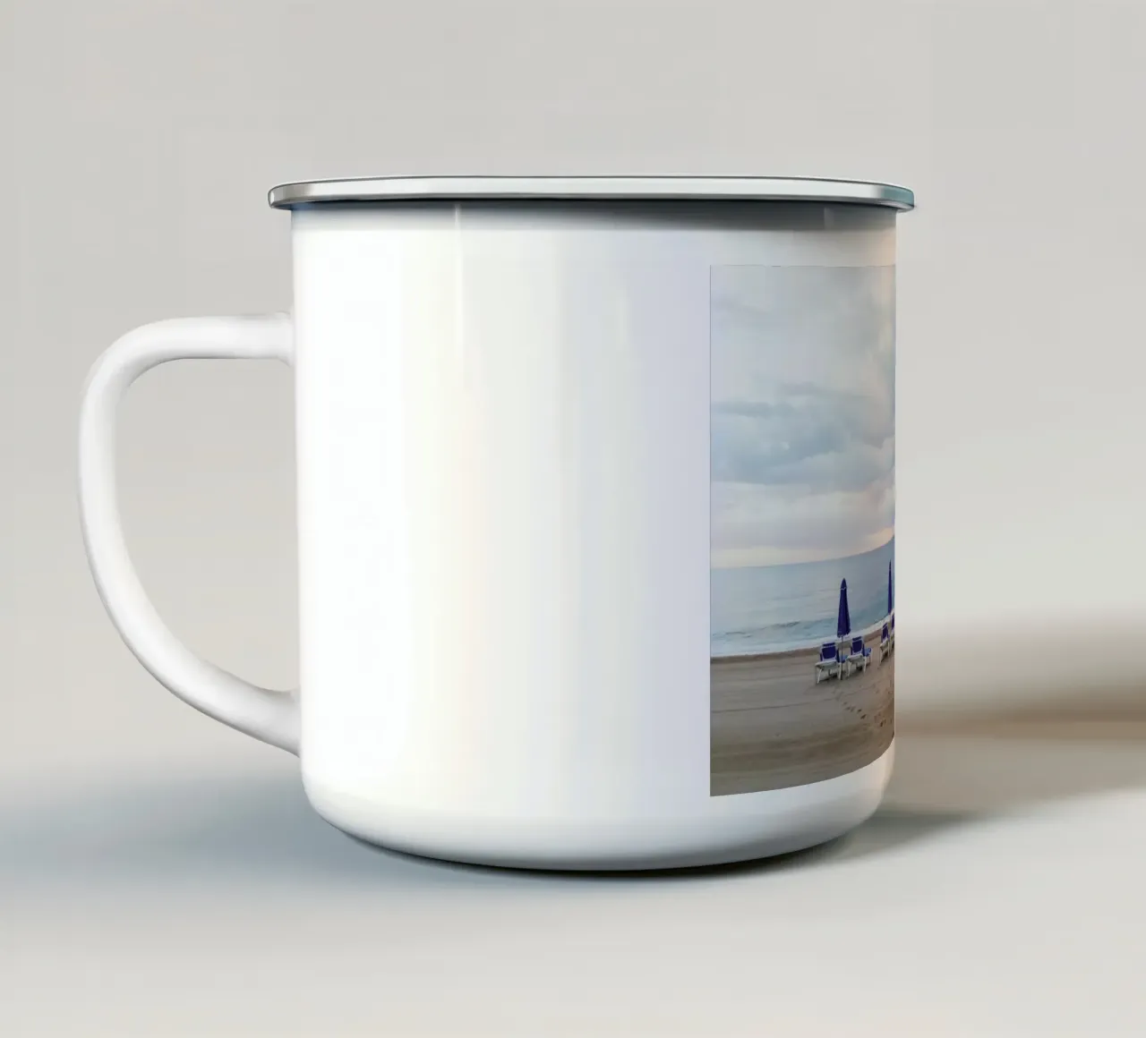 Off Season tazza in smalto da Maria Sattrup