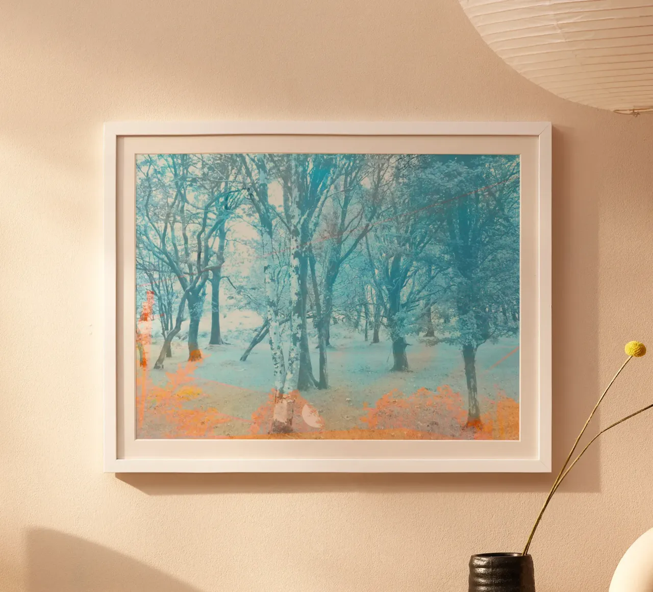 Fotografia di una passeggiata nel bosco poster con telaio in legno da Kerry Gerdes Photography