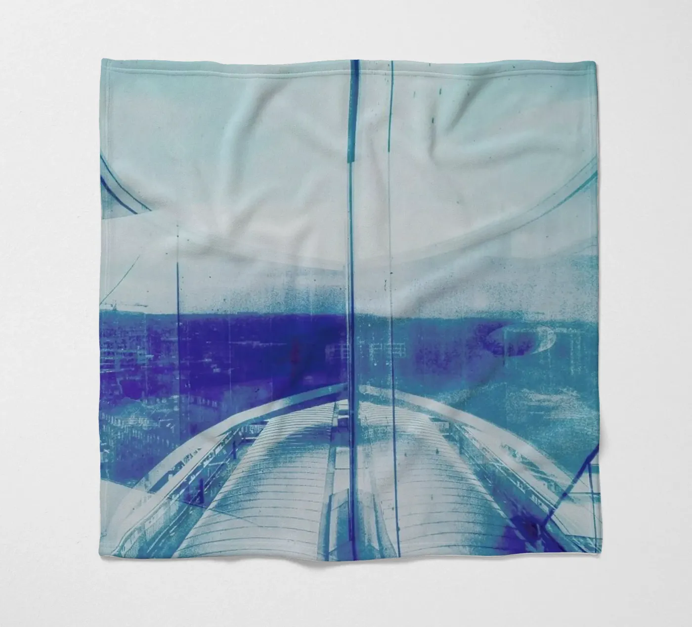 Reflection Blue Fleecedecke von Maria Sattrup