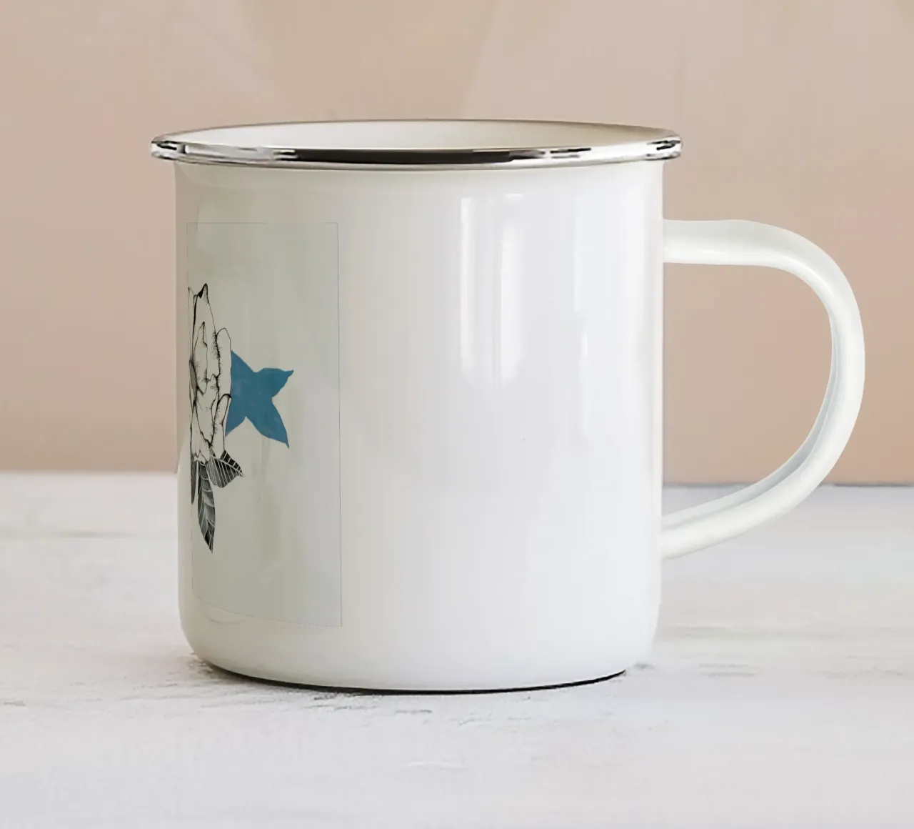 Floral Whale tazza in smalto da Atelier Mave