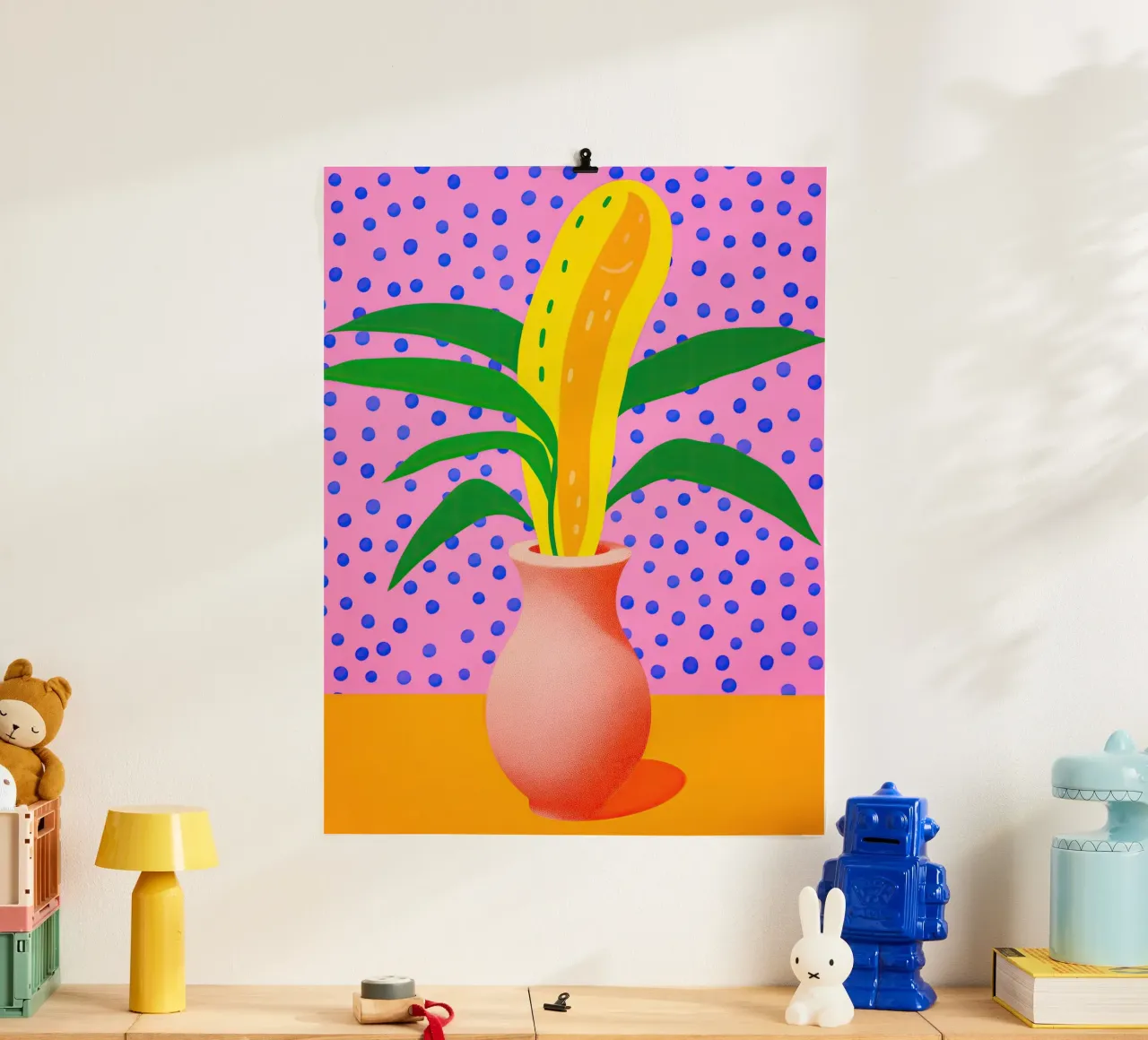Natura morta pop art di fiori fantasia in rosa poster con telaio in plastica da Autofocus