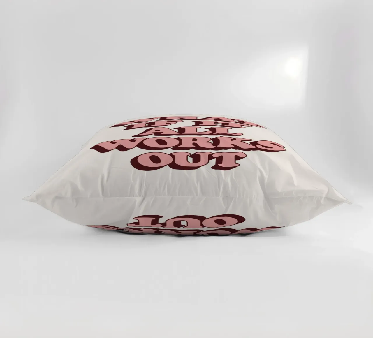 E se tutto si risolvesse in un tipo di ispirazione ottimista e retrò cuscino da THE MOTIVATED TYPE