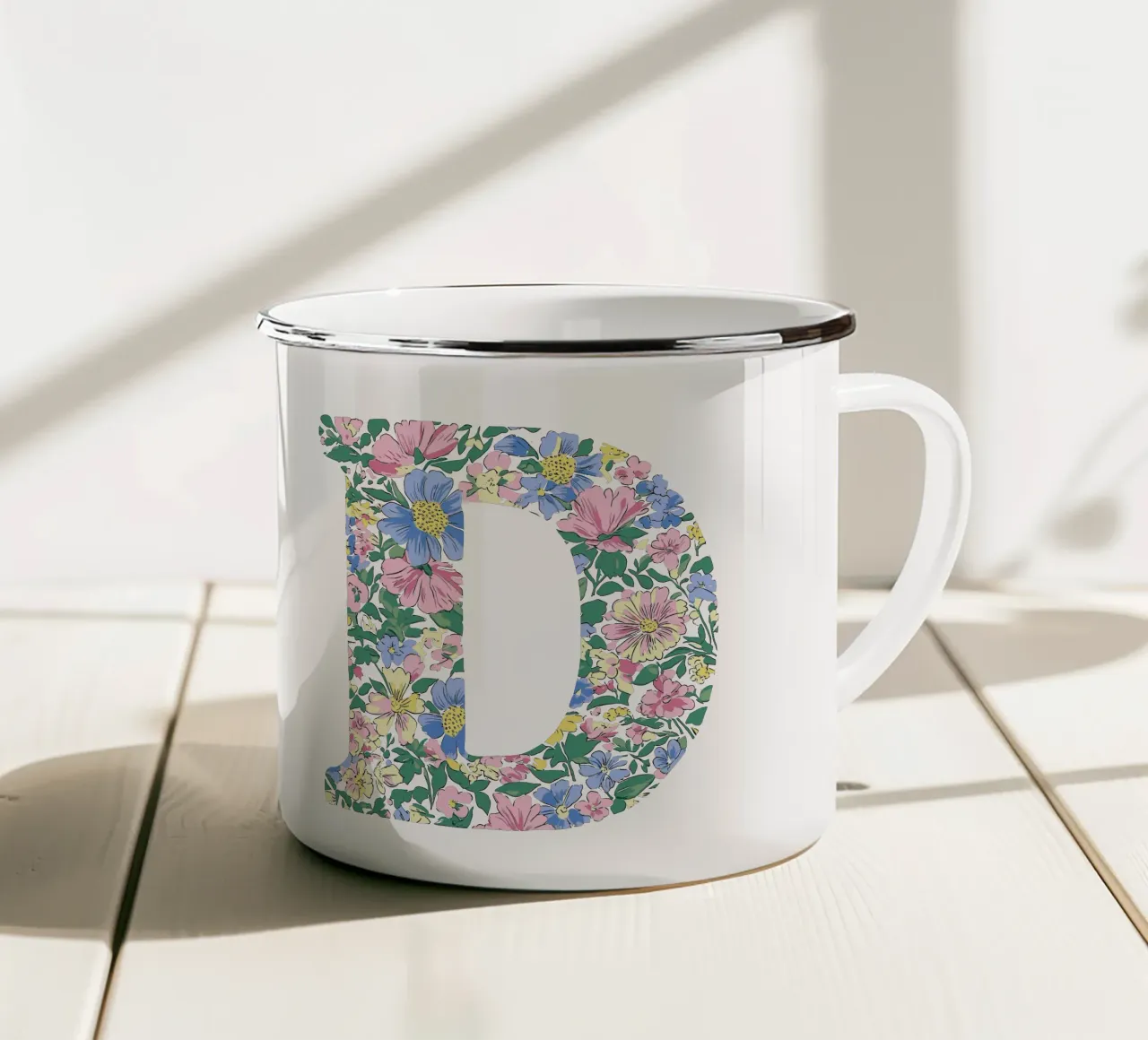 Floral D tazza in smalto da KidzStudio