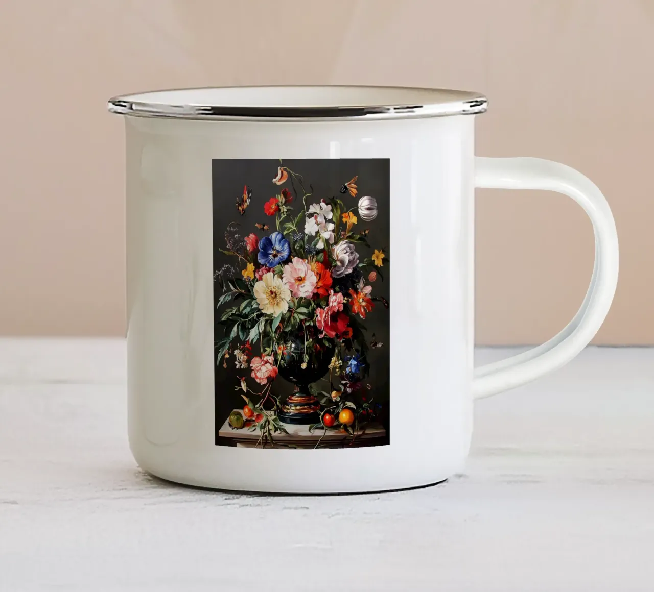 Natura morta di fiori d'epoca tazza in smalto da IamHomeStudio