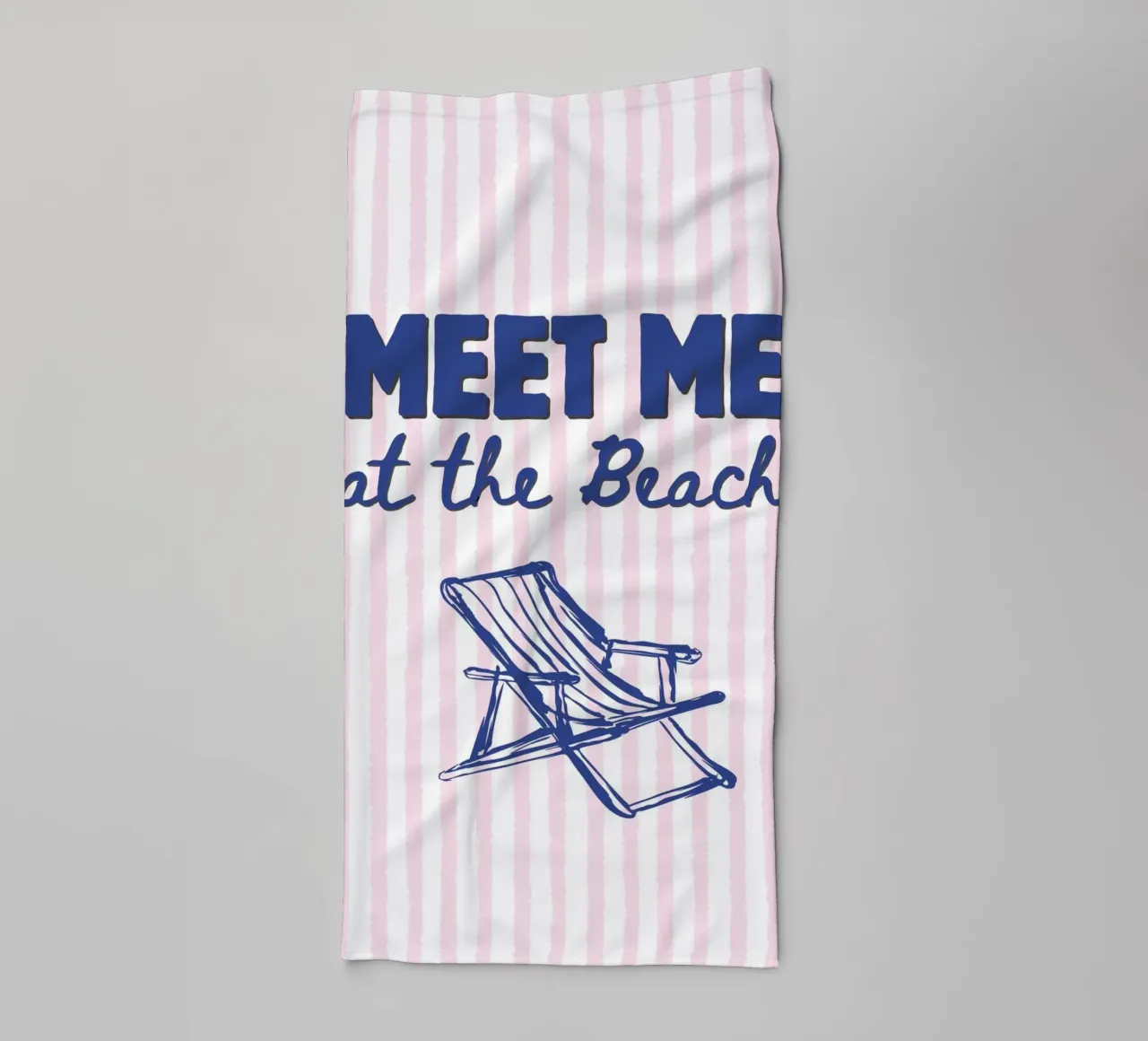 Meet me at the beach asciugamano da bagno da IamHomeStudio