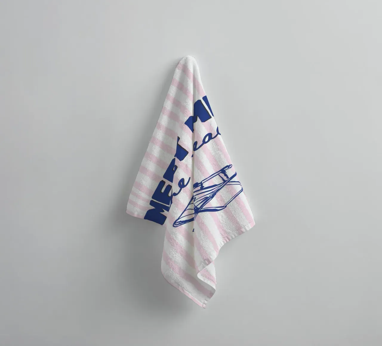 Meet me at the beach asciugamano da bagno da IamHomeStudio
