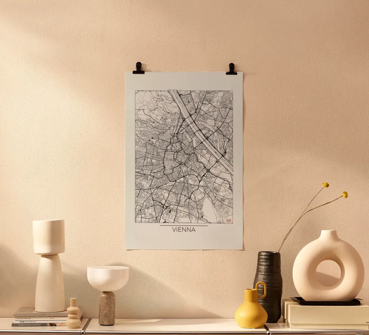 Vienna Minimal poster con telaio in legno da Hubert Roguski