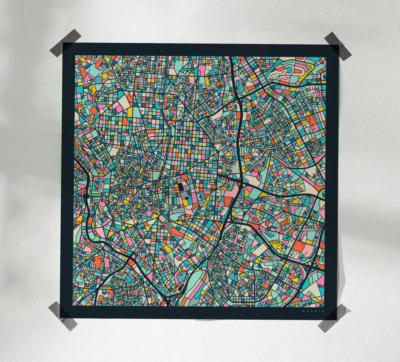 Mappa di Madrid poster con telaio in plastica da Jazzberry Blue