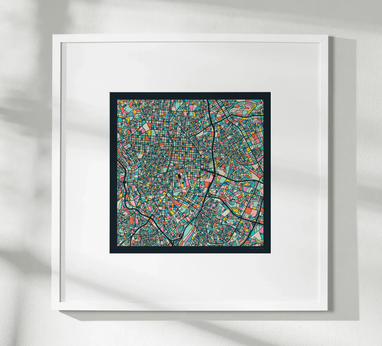 Mappa di Madrid poster con telaio in plastica da Jazzberry Blue
