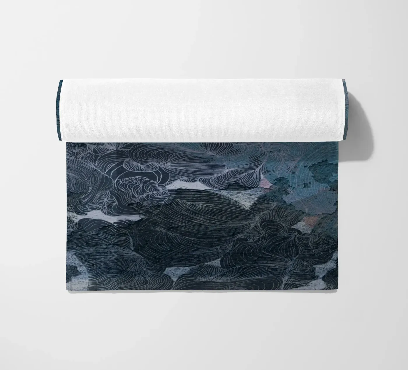 mare2... strandhanddoek van Giulio Iurissevich