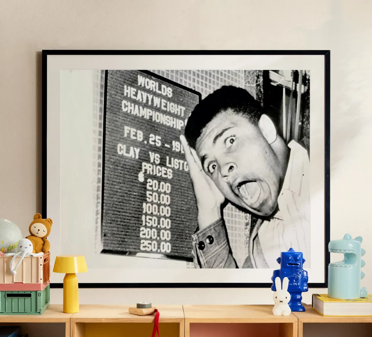 The New World Heavyweight Champion Cassius Clay, 26 February 1964 poster con telaio in alluminio da Gallery Print and Art Limited