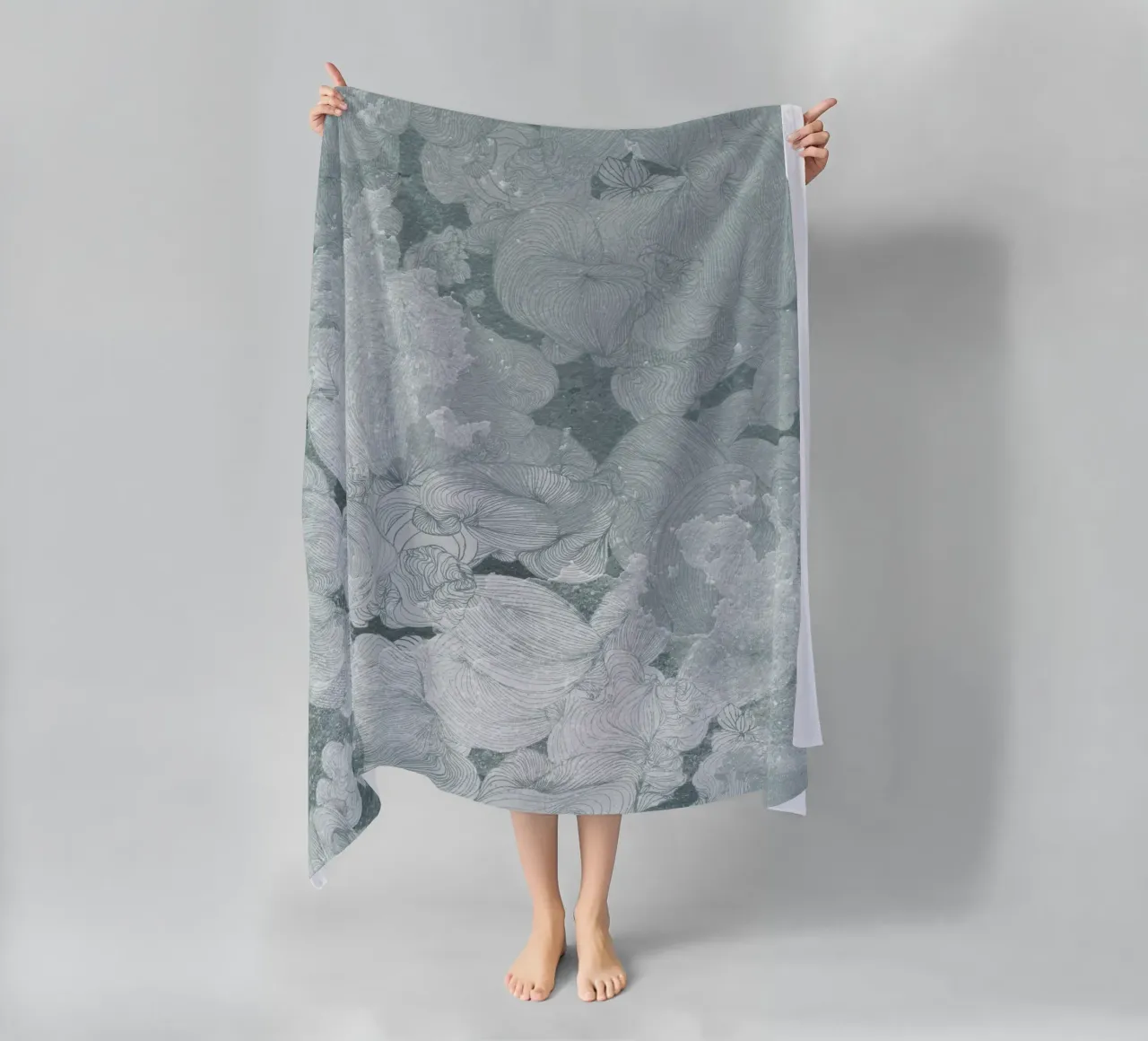 cielo beach towel by Giulio Iurissevich