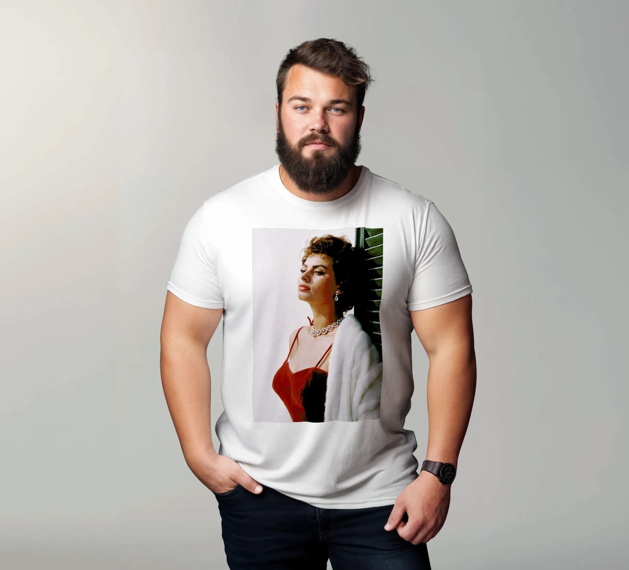 Sophia Loren in Red camiseta de Gallery Print and Art Limited