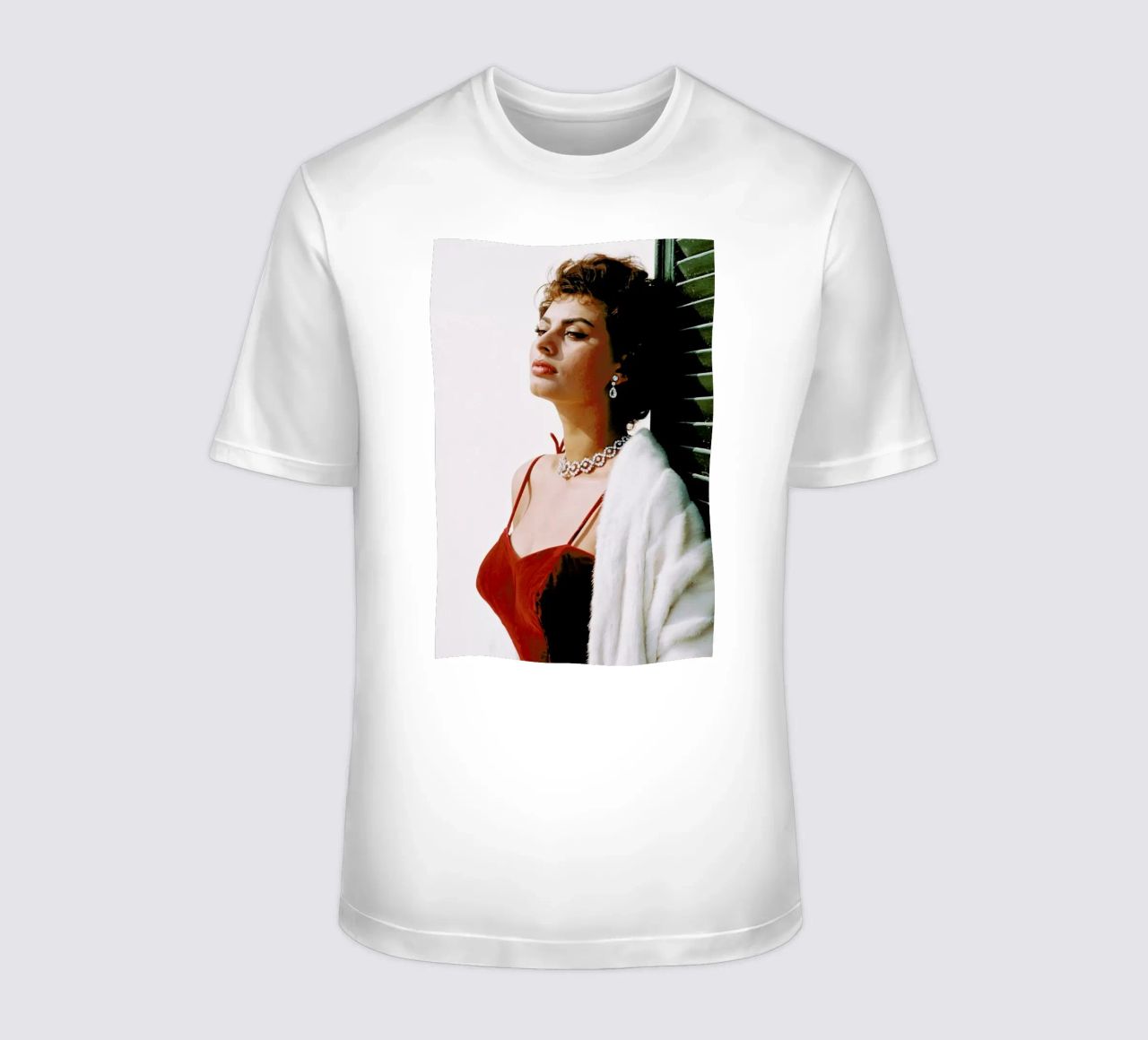 Sophia Loren in Red camiseta de Gallery Print and Art Limited