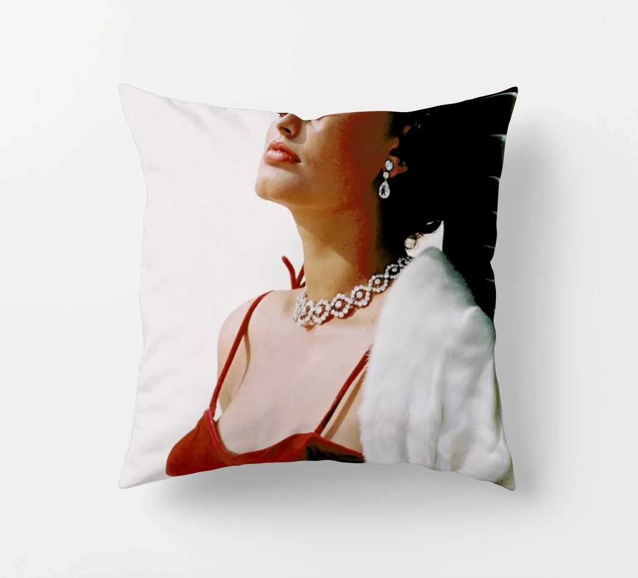 Sophia Loren in Red cuscino da Gallery Print and Art Limited