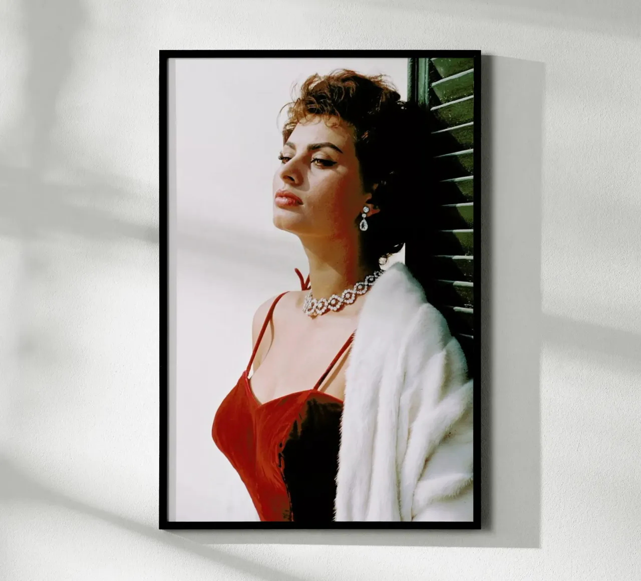 Sophia Loren in Red carta hahnemühle da Gallery Print and Art Limited