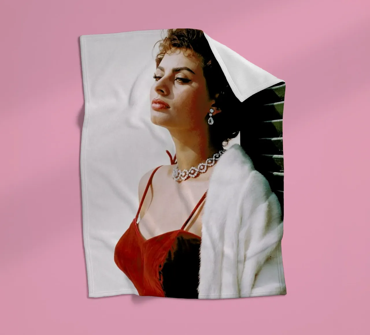 Sophia Loren in Red coperta in pile da Gallery Print and Art Limited