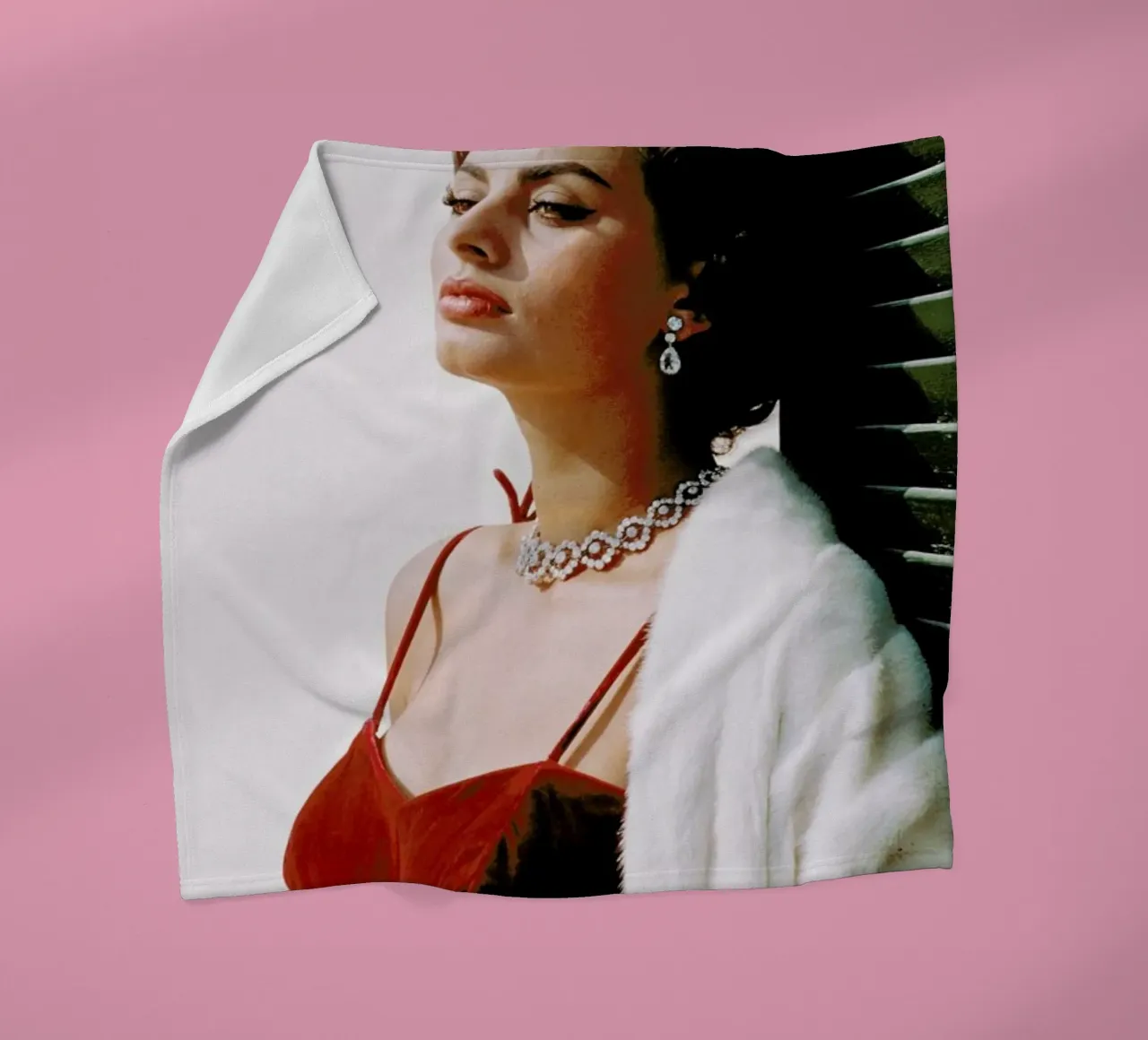 Sophia Loren in Red coperta in pile da Gallery Print and Art Limited