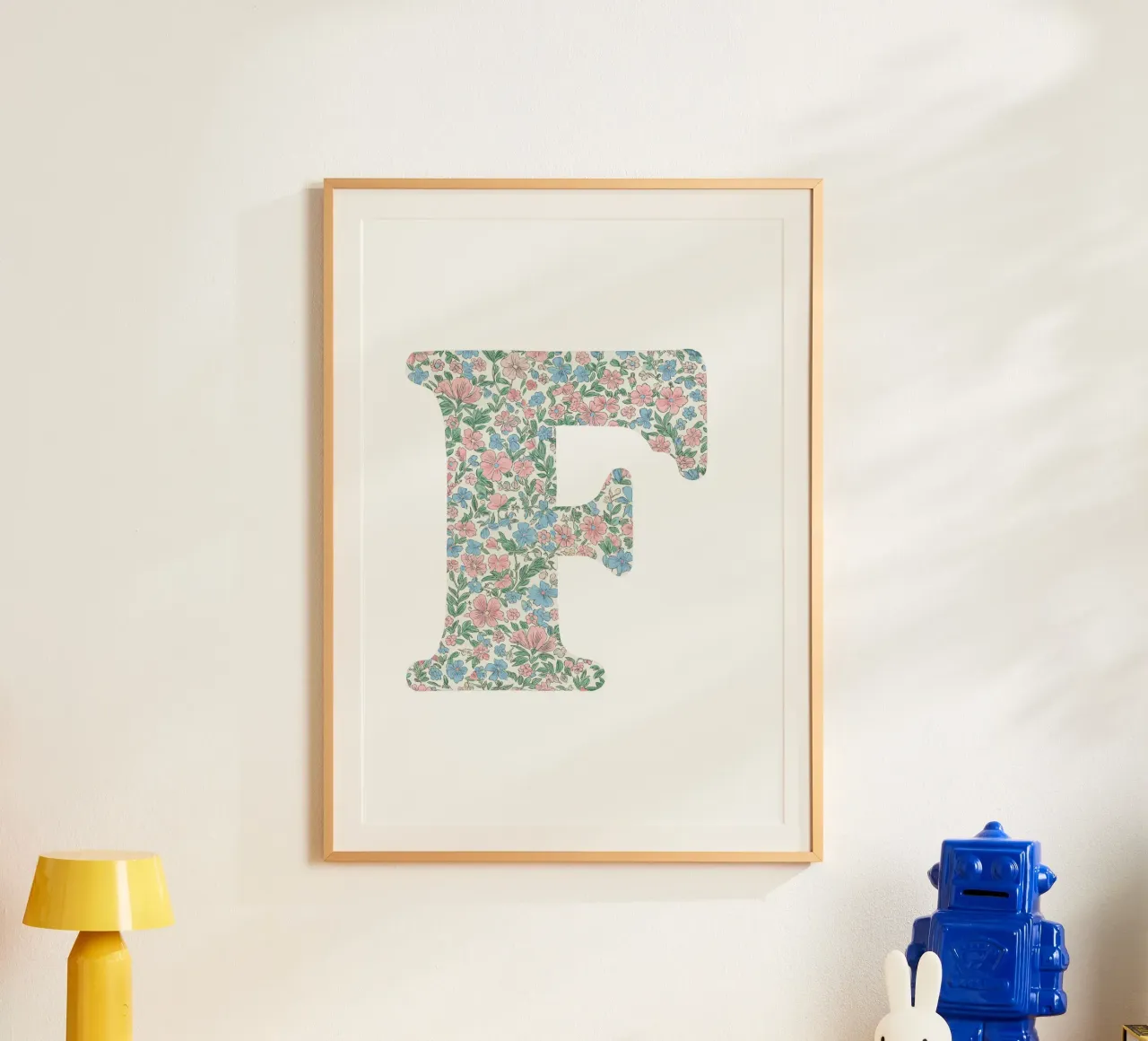Floral F poster con telaio in legno da KidzStudio