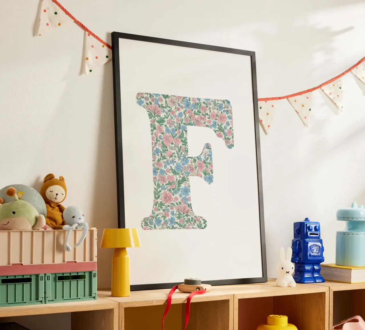 Floral F poster con telaio in legno da KidzStudio