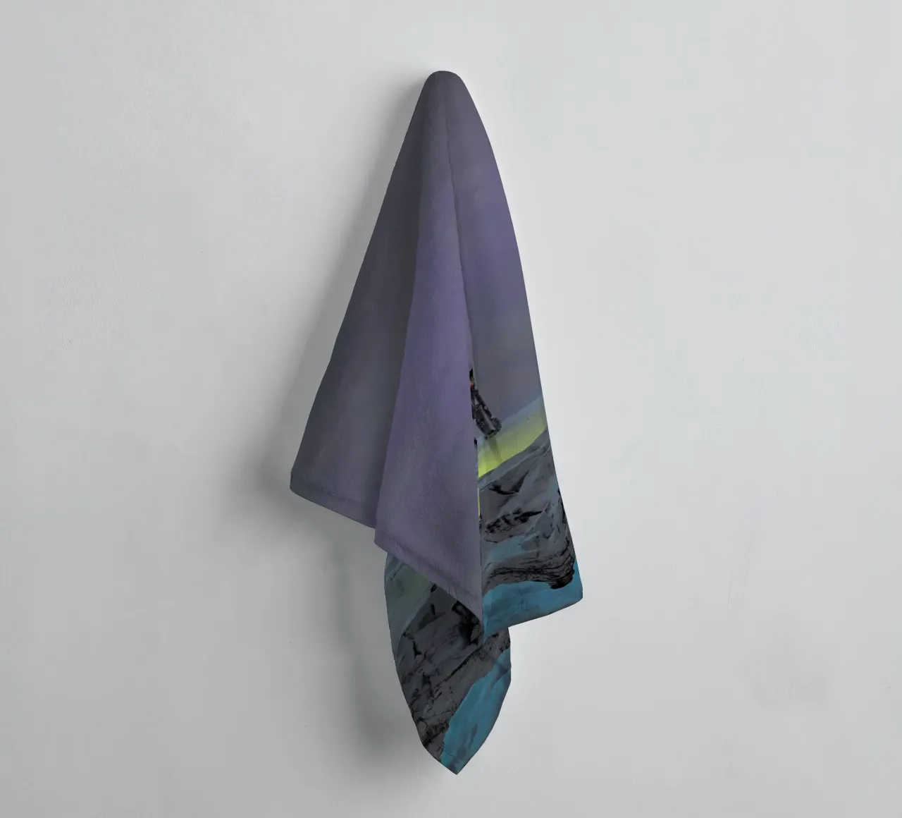 Love is All Around Us asciugamano da bagno da Jason Brueck