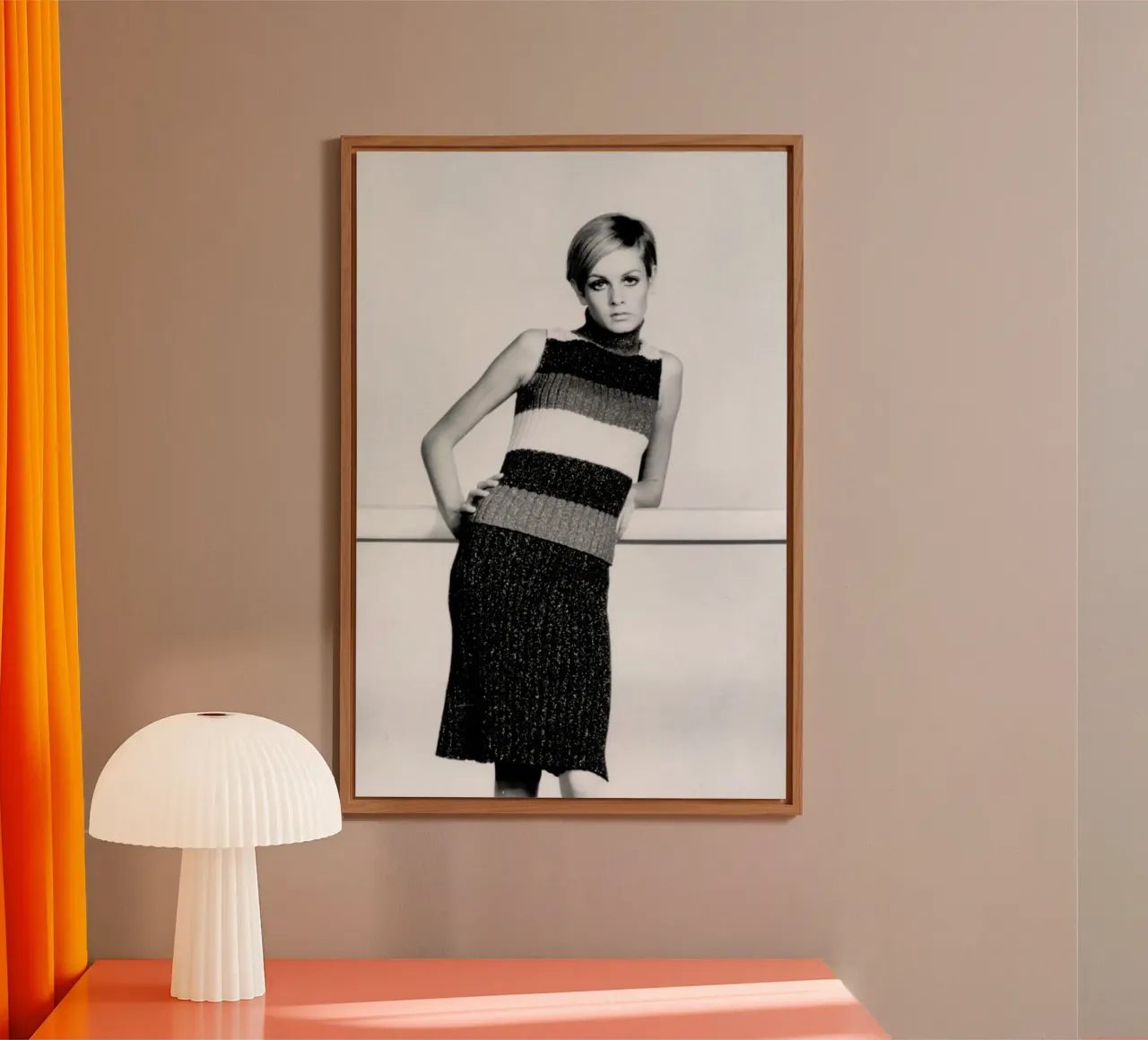 Twiggy in a knitted suit alluminio dibond da Gallery Print and Art Limited