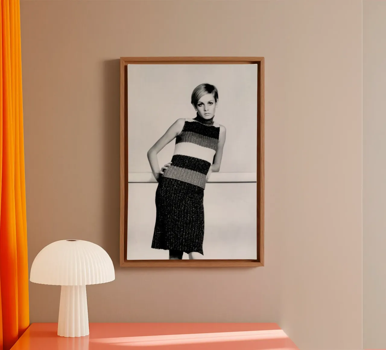 Twiggy in a knitted suit tela da Gallery Print and Art Limited