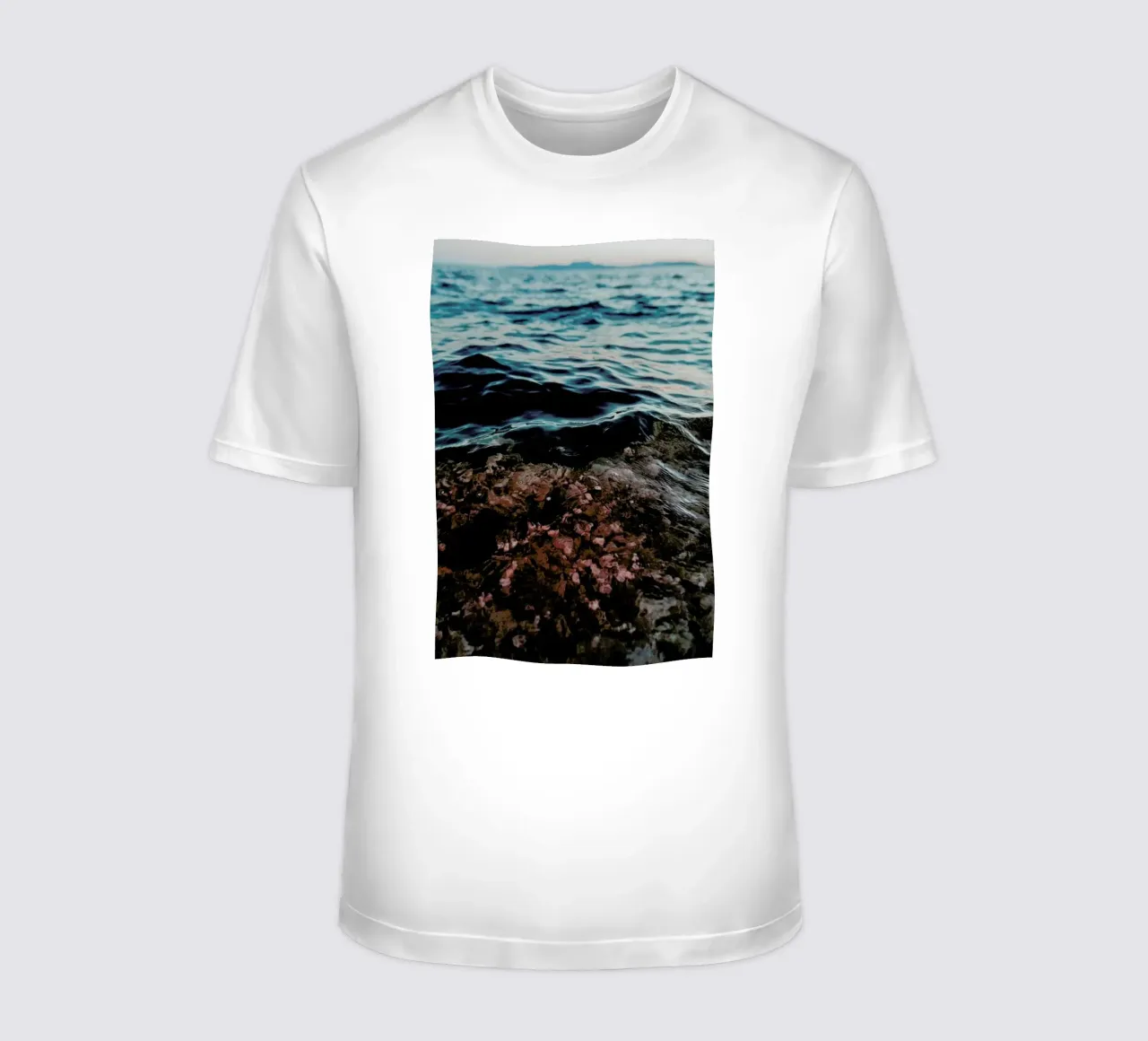 Water II T-Shirt von Sebastian Hilgetag