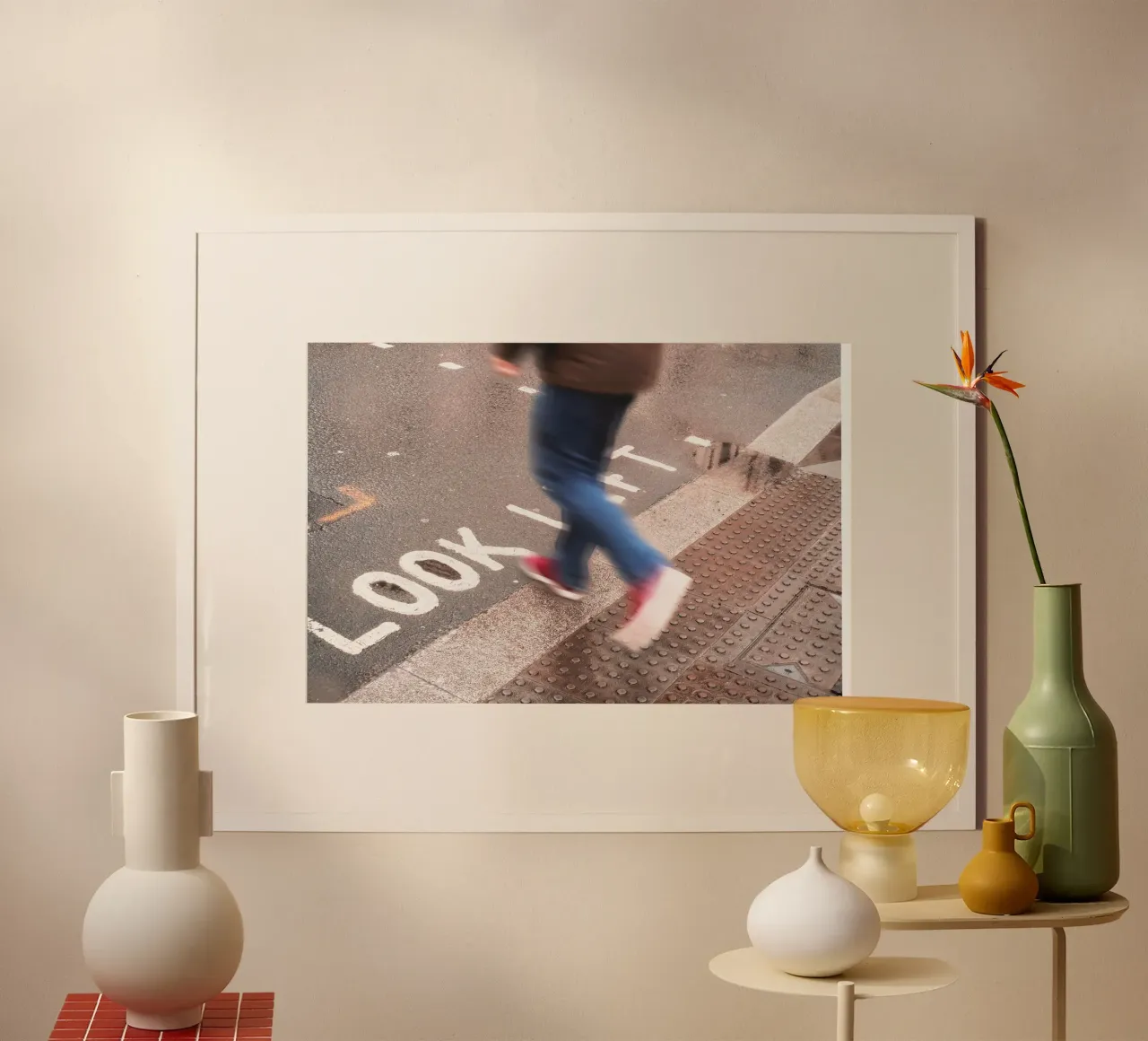 Londres, Angleterre I Piéton en mouvement sur un Look Left poster de Julie Travel Photography